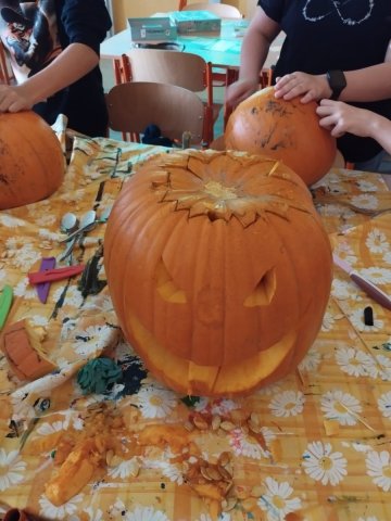 V klubu jsme dlabali dýně!