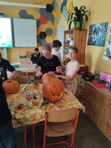 V klubu jsme dlabali dýně!