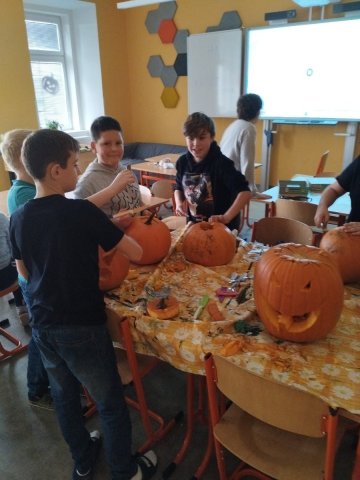 V klubu jsme dlabali dýně!