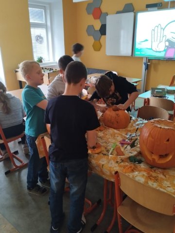 V klubu jsme dlabali dýně!