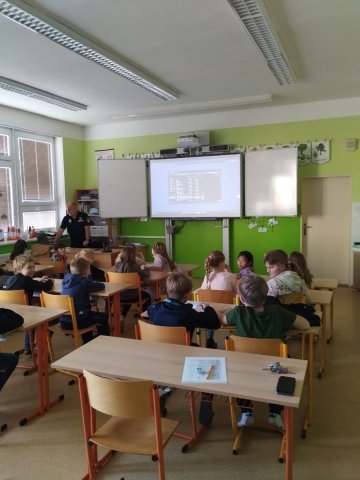 Městský policista na návštěvě ve školní družině