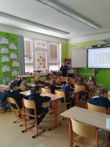 Městský policista na návštěvě ve školní družině