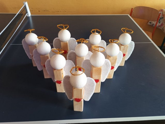 Naše škola už voní Vánocemi!