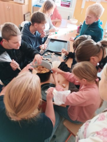 Naše škola už voní Vánocemi!