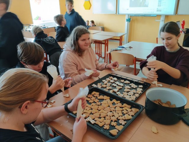 Naše škola už voní Vánocemi!