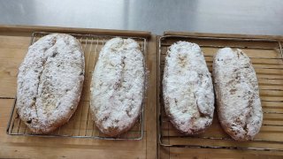 Vánoční tvarohové štóly jsou na světě!