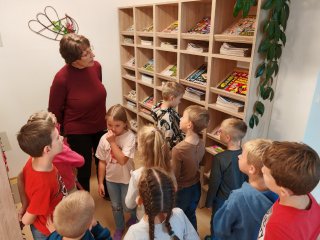 Prvňáčci v knihovně